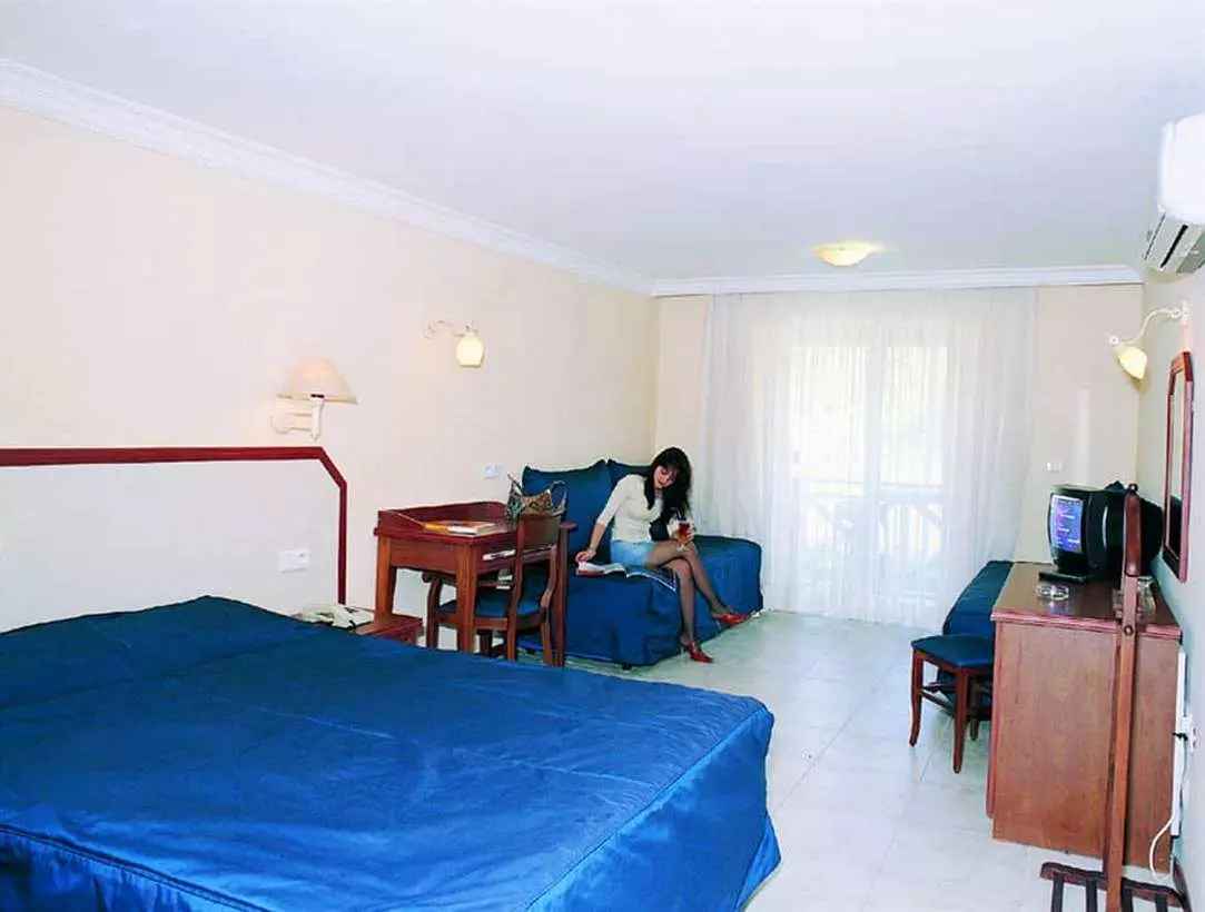 PIGALEBEACH_SHABAVIZ (4).jpg